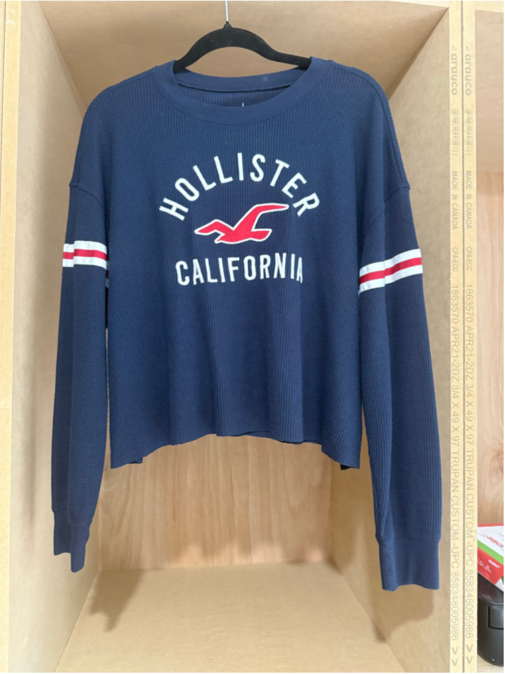 Hollister California Navy Blue Cropped Sweatshirt – Size M Y2K
